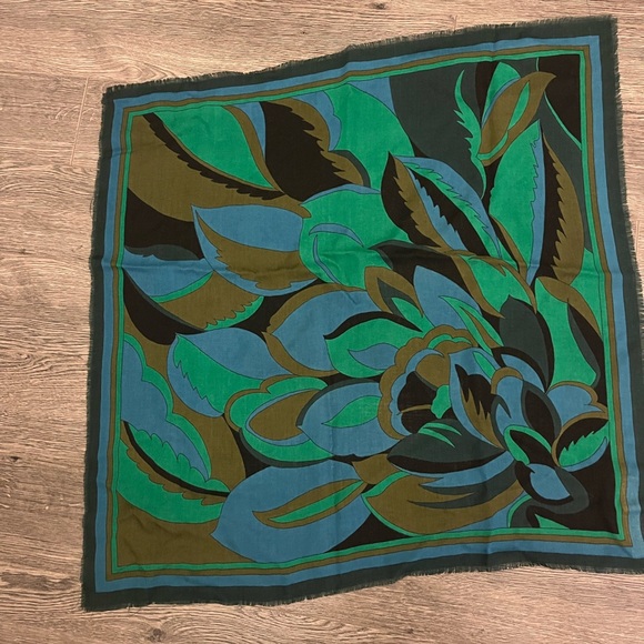 Easton Accessories - 100% wool Eatons scarf new with tag made in Italy